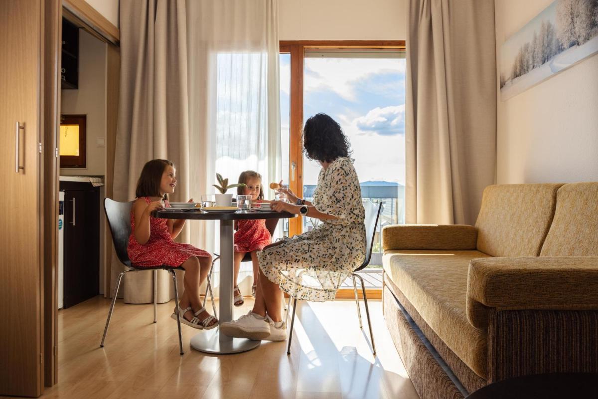Zona de estar de Oroel Hotel & SPA