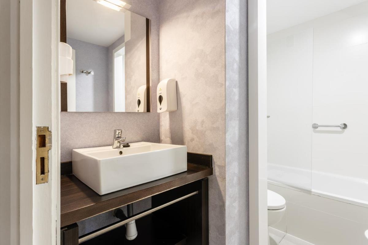 Un baño de Oroel Hotel & SPA