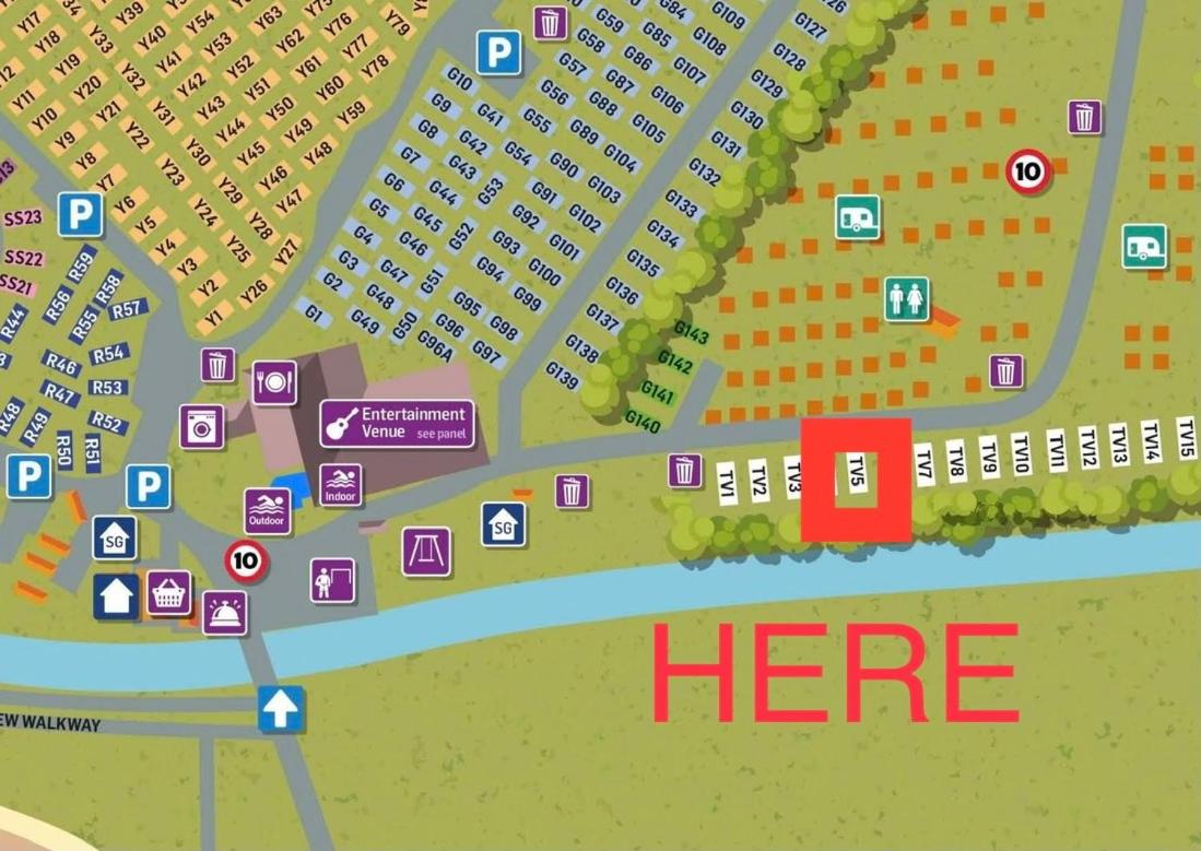 5 mins walk to beach. 3 bedroom caravan. Sleeps 8 - Housity