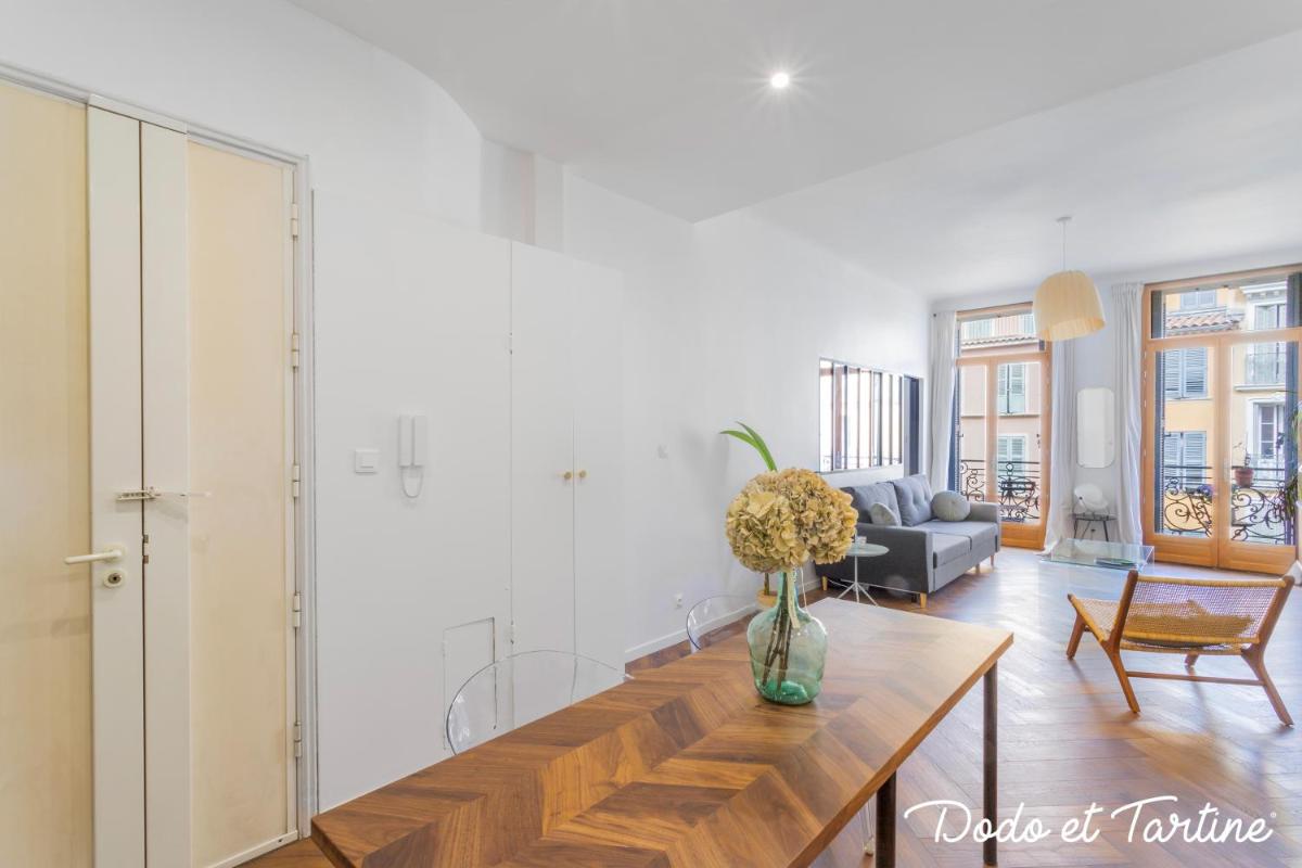 Suitetrails - Magnificent 2 bedroom downtown with AC - Dodo et Tartine