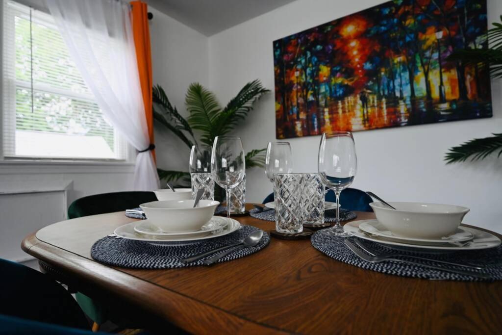 Bright & cozy * 2nd Floor Apartment*. Close to NYC - Housity