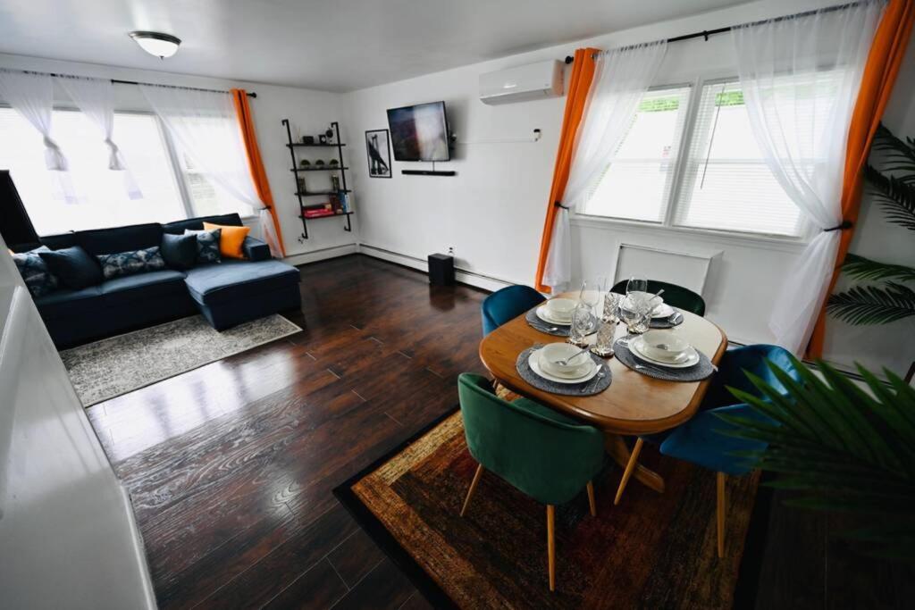 Bright & cozy * 2nd Floor Apartment*. Close to NYC - Housity