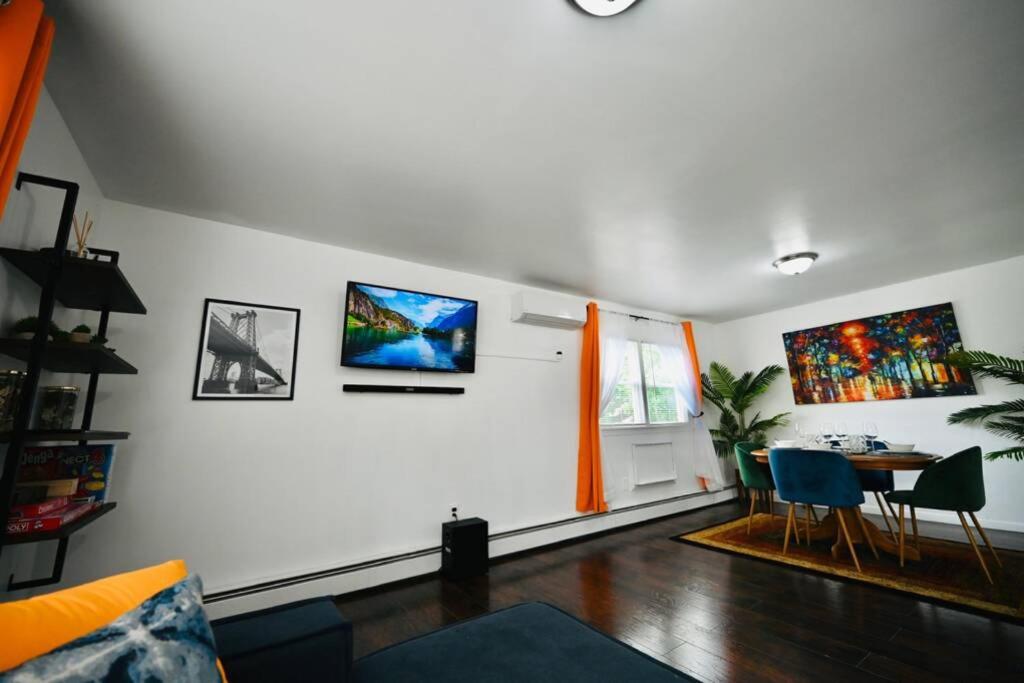 Bright & cozy * 2nd Floor Apartment*. Close to NYC - Housity