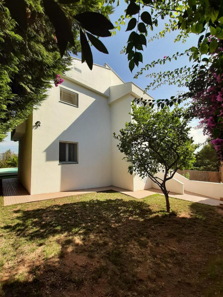 Edard's Private Villa - Housity
