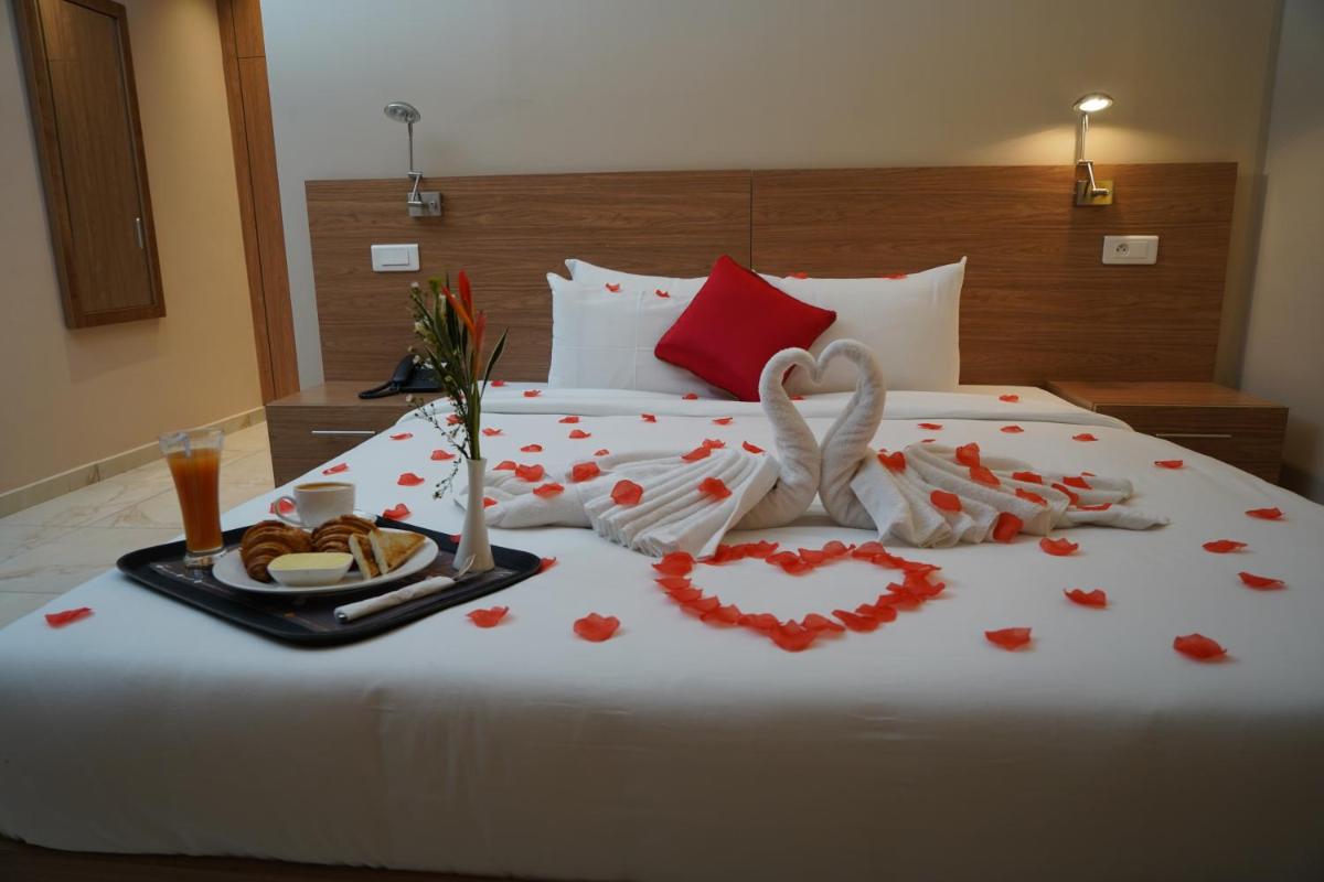 HOTEL ASTRAL - Housity