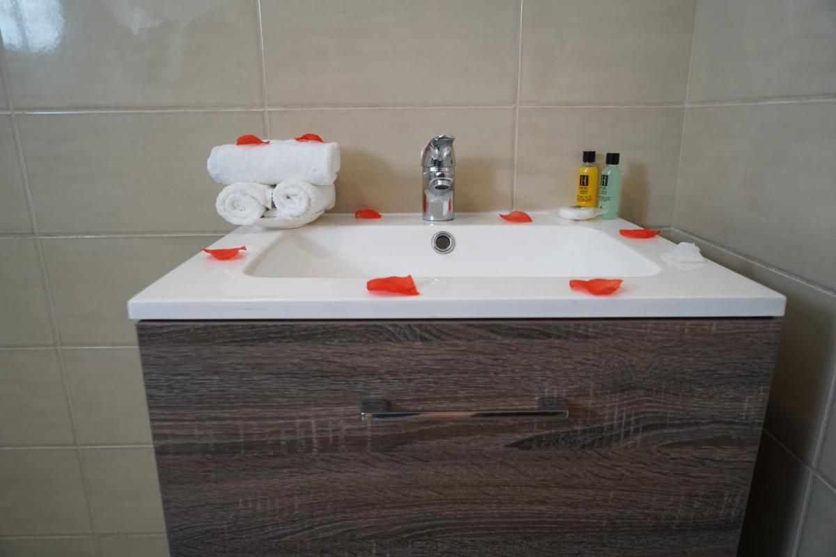 HOTEL ASTRAL - Housity