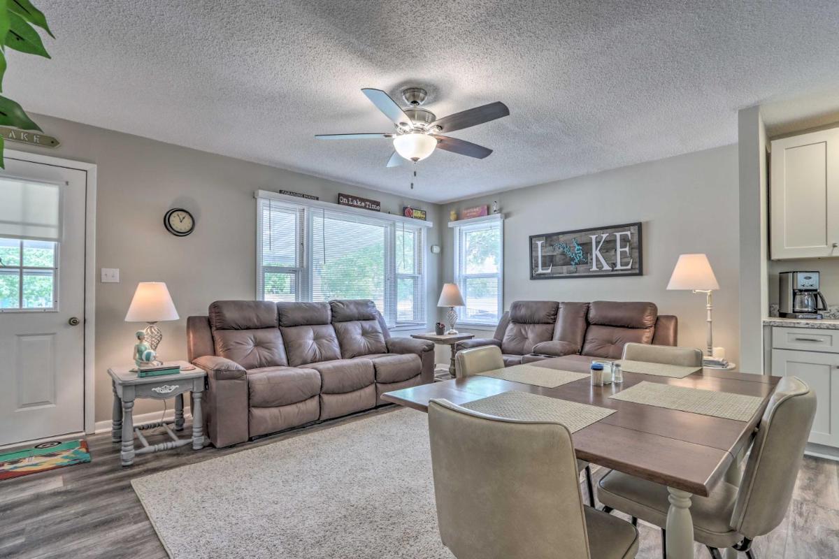 Cheerful Camdenton Cottage Steps to Lake! - Housity