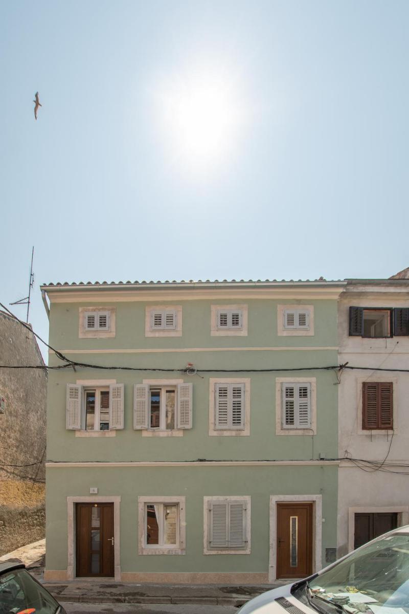 APARTMENTS NESATCIUM PULA - Housity