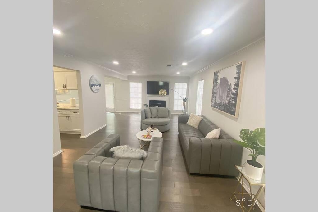 Trendy Renovated House/ Get Away to Downtown Norcross - Housity