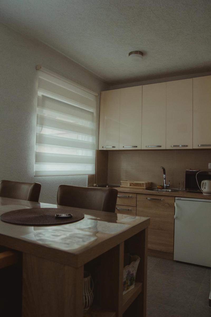 Apartment Silence - Hizvo