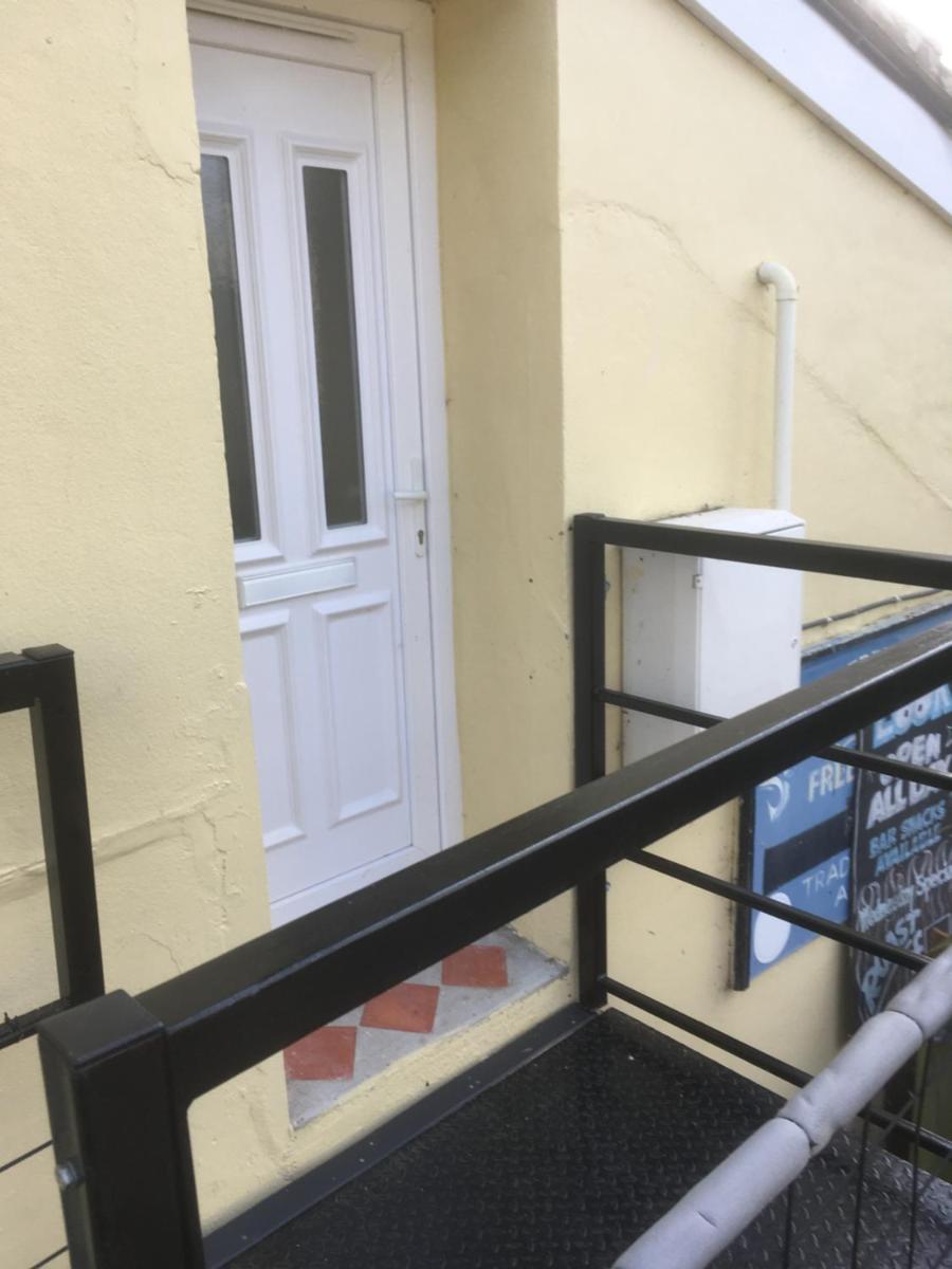 Comfy New Self Contained 1 Bed Flat - Modern! - Housity