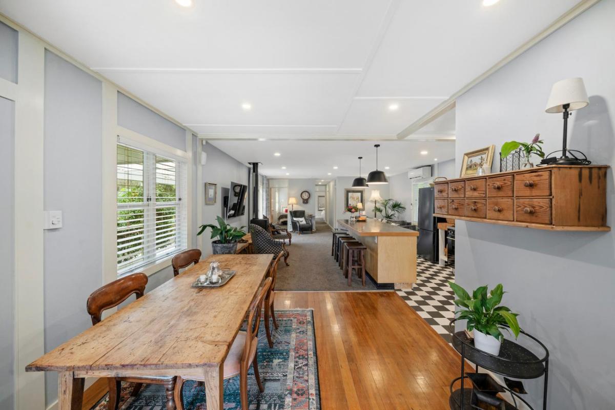 Suitetrails - The Long House - Waikanae Holiday Home