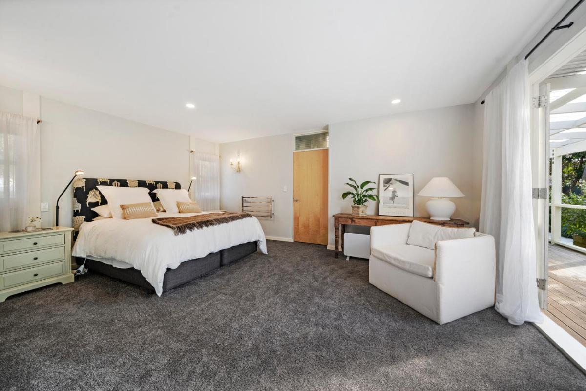 Suitetrails - The Long House - Waikanae Holiday Home