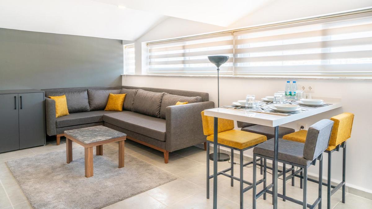 Midpoint Suites - Housity