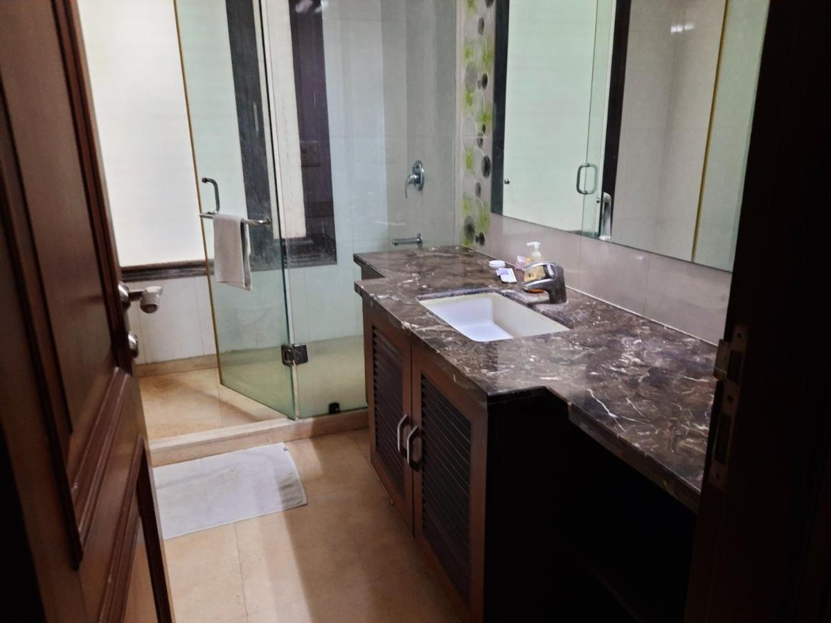 Suitetrails - Manor Inn Suites Super Deluxe Room