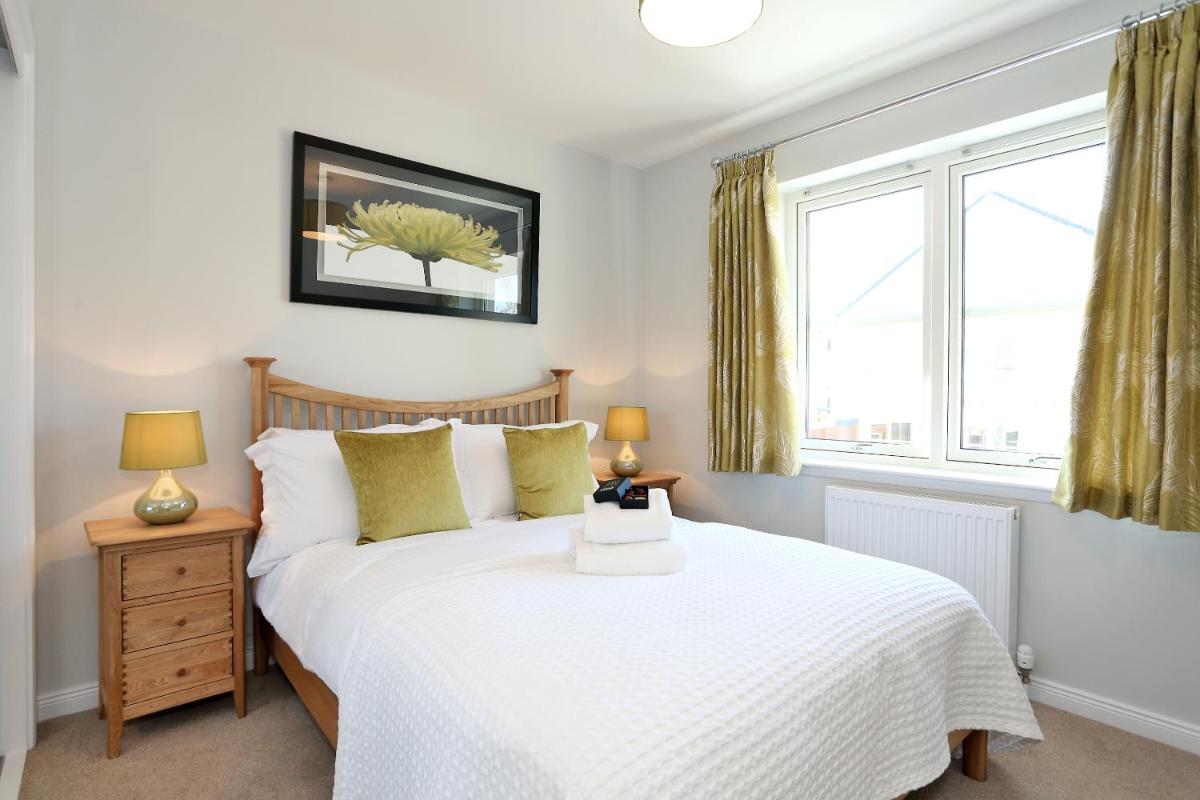 Town and Country Birchlee Road Apartments - Housity