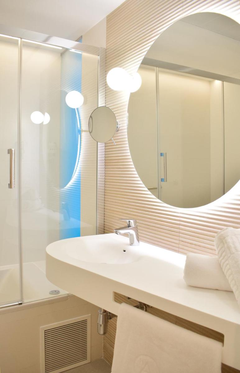 Un baño de Ambassador Playa II