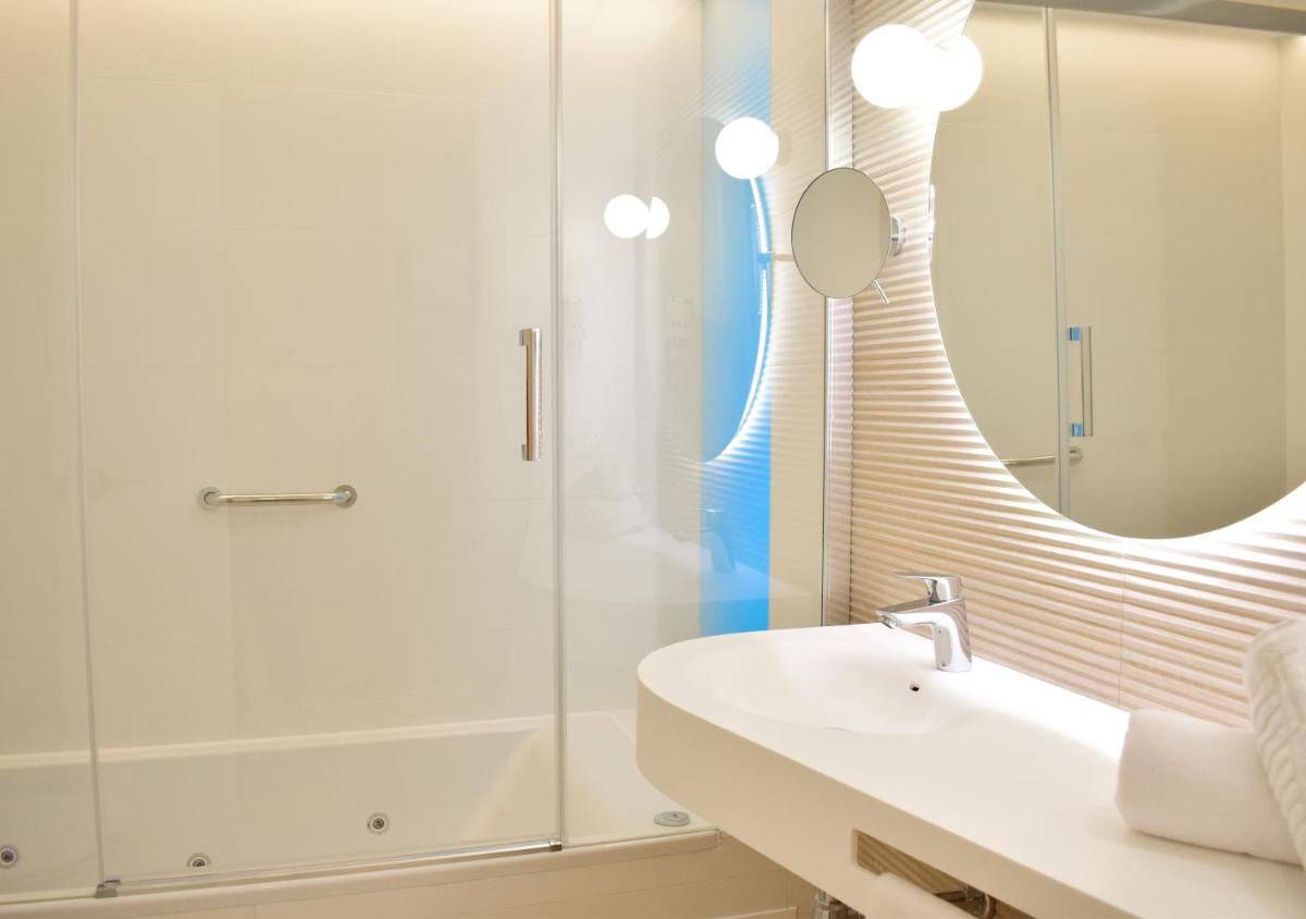 Un baño de Ambassador Playa II