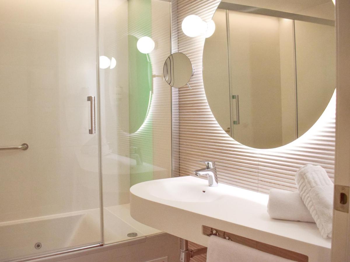 Un baño de Ambassador Playa II
