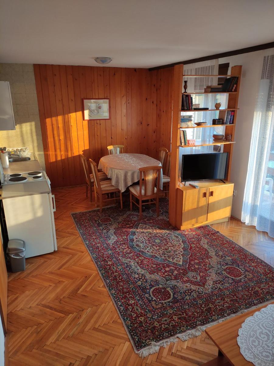 Dekina Kuća - Housity