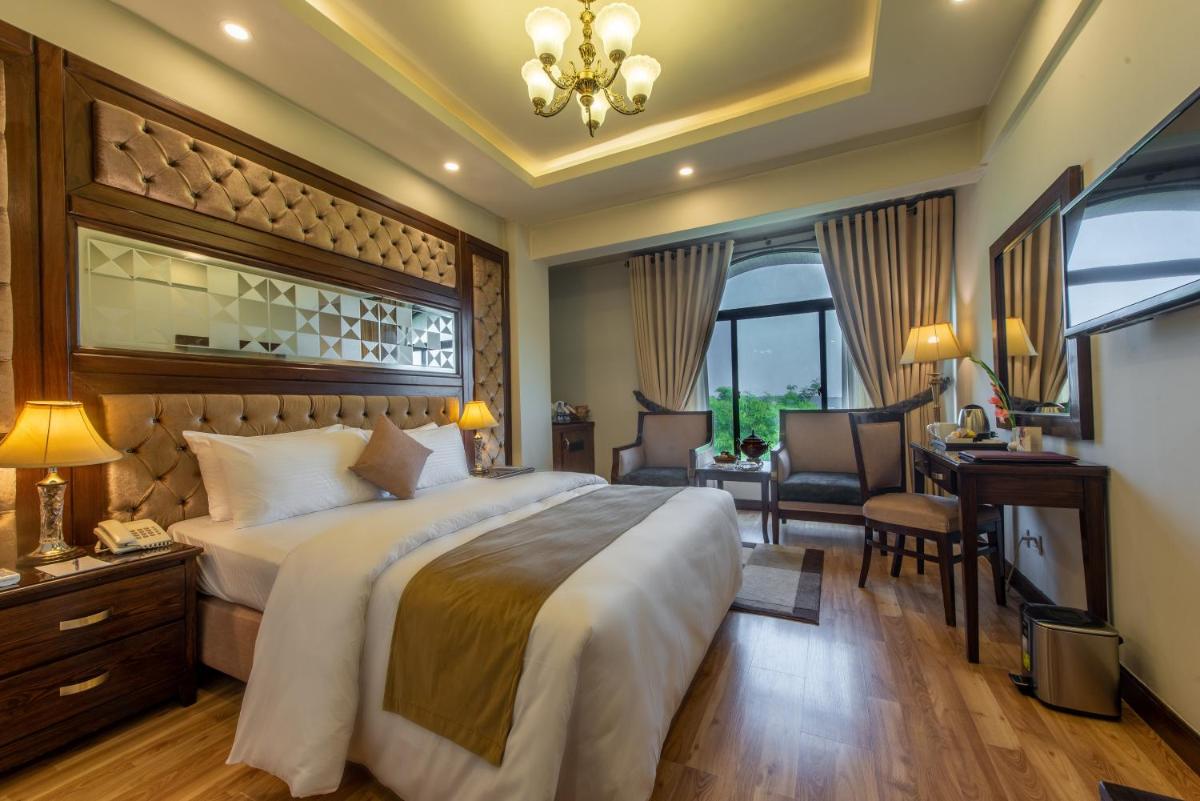 Envoy Continental Hotel - Housity