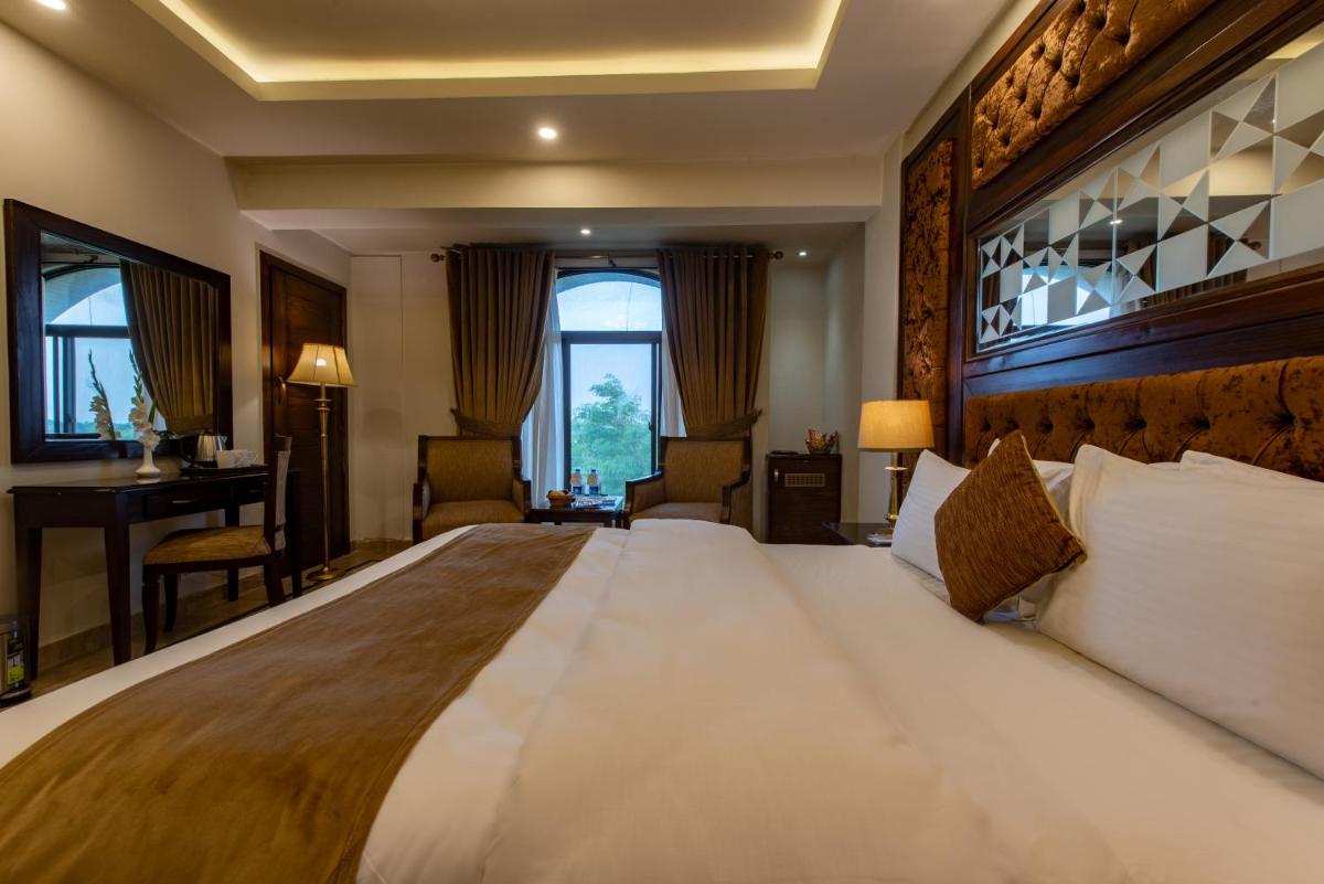 Envoy Continental Hotel - Hizvo