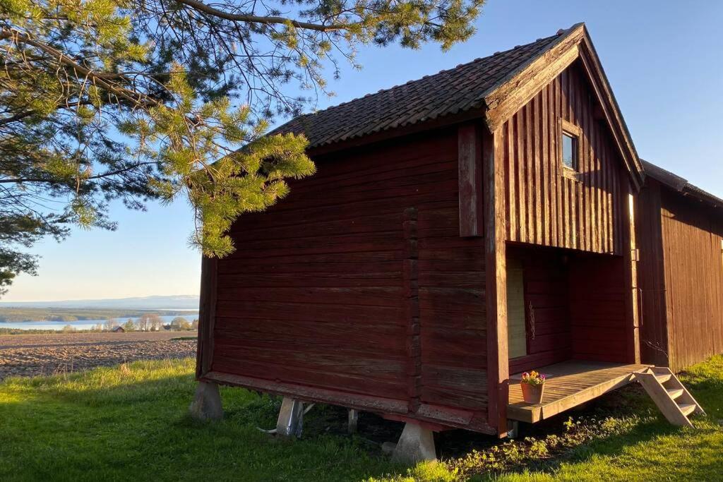 Mysigt härbre med fantastisk utsikt! - Housity