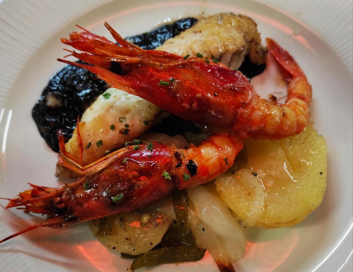 Comida en o cerca de este hotel