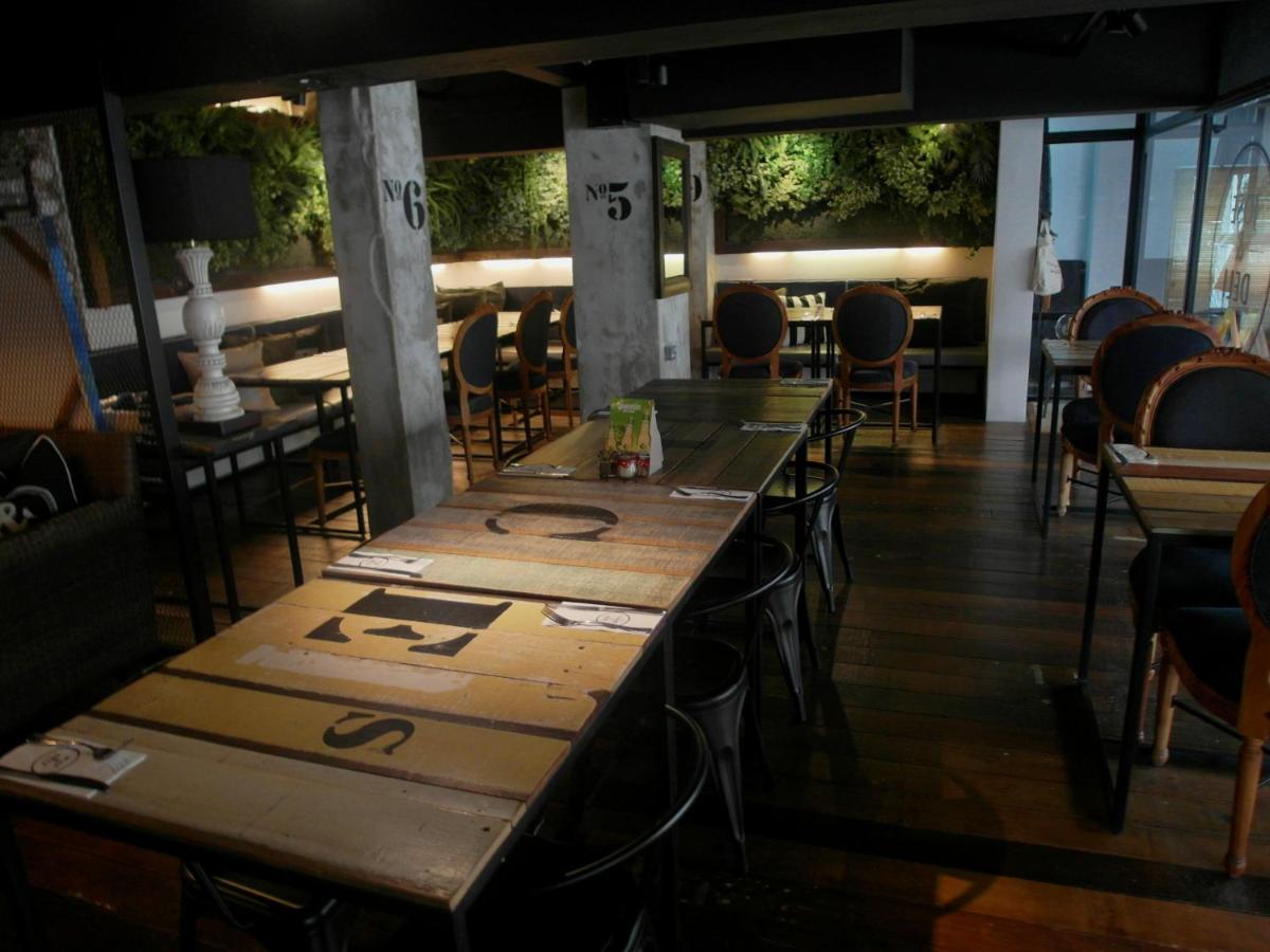 French Hotel - Housity