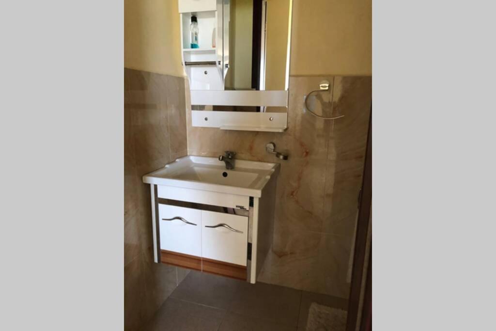 Ocean View 2 bedr apt @ prime location - Serviced - Housity