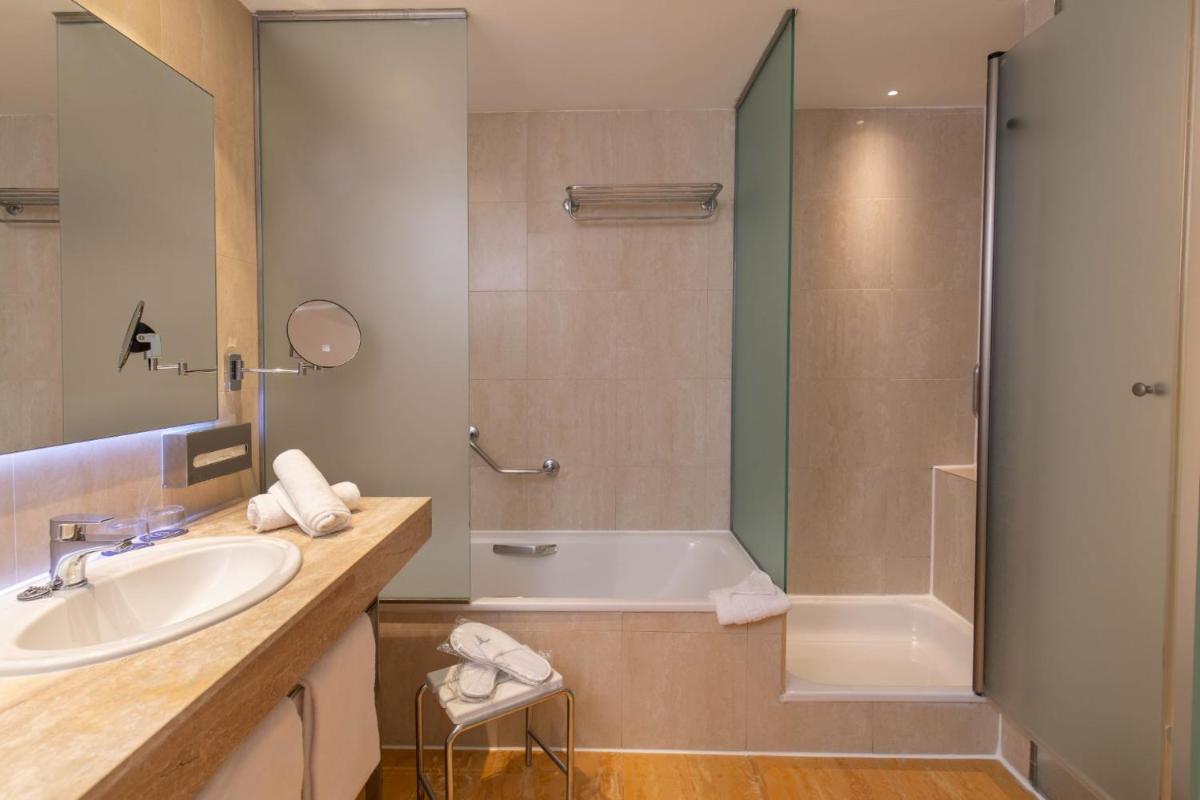 Un baño de Hotel BCL Levante Club & Spa 4 Sup - Only Adults Recomended