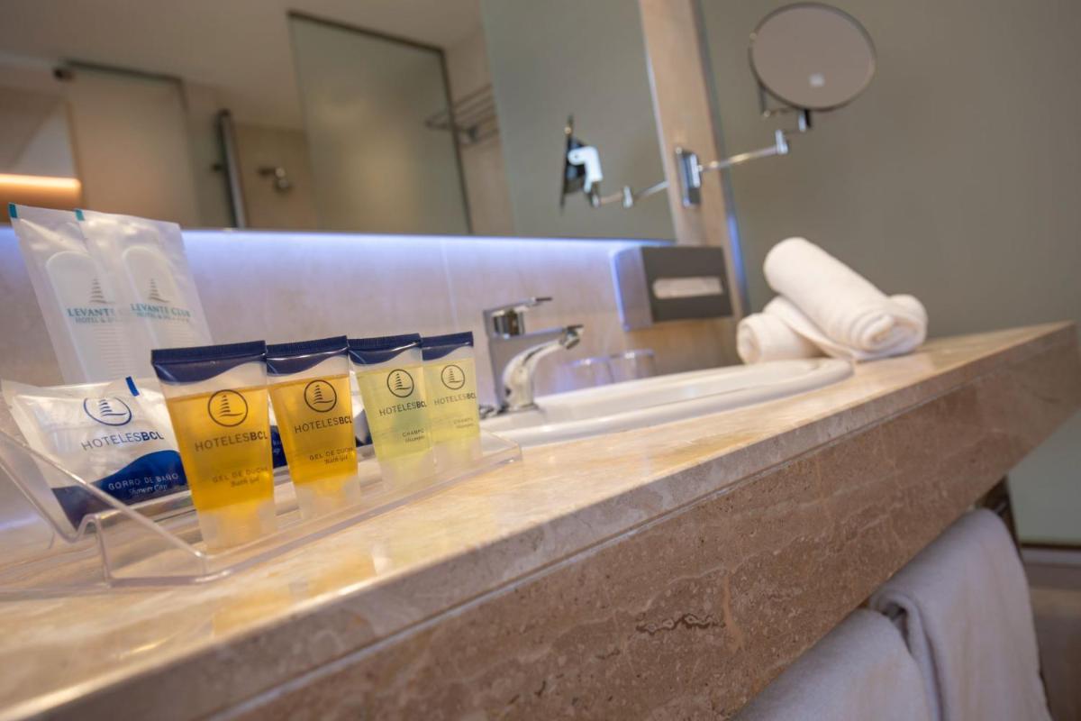 Un baño de Hotel BCL Levante Club & Spa 4 Sup - Only Adults Recomended