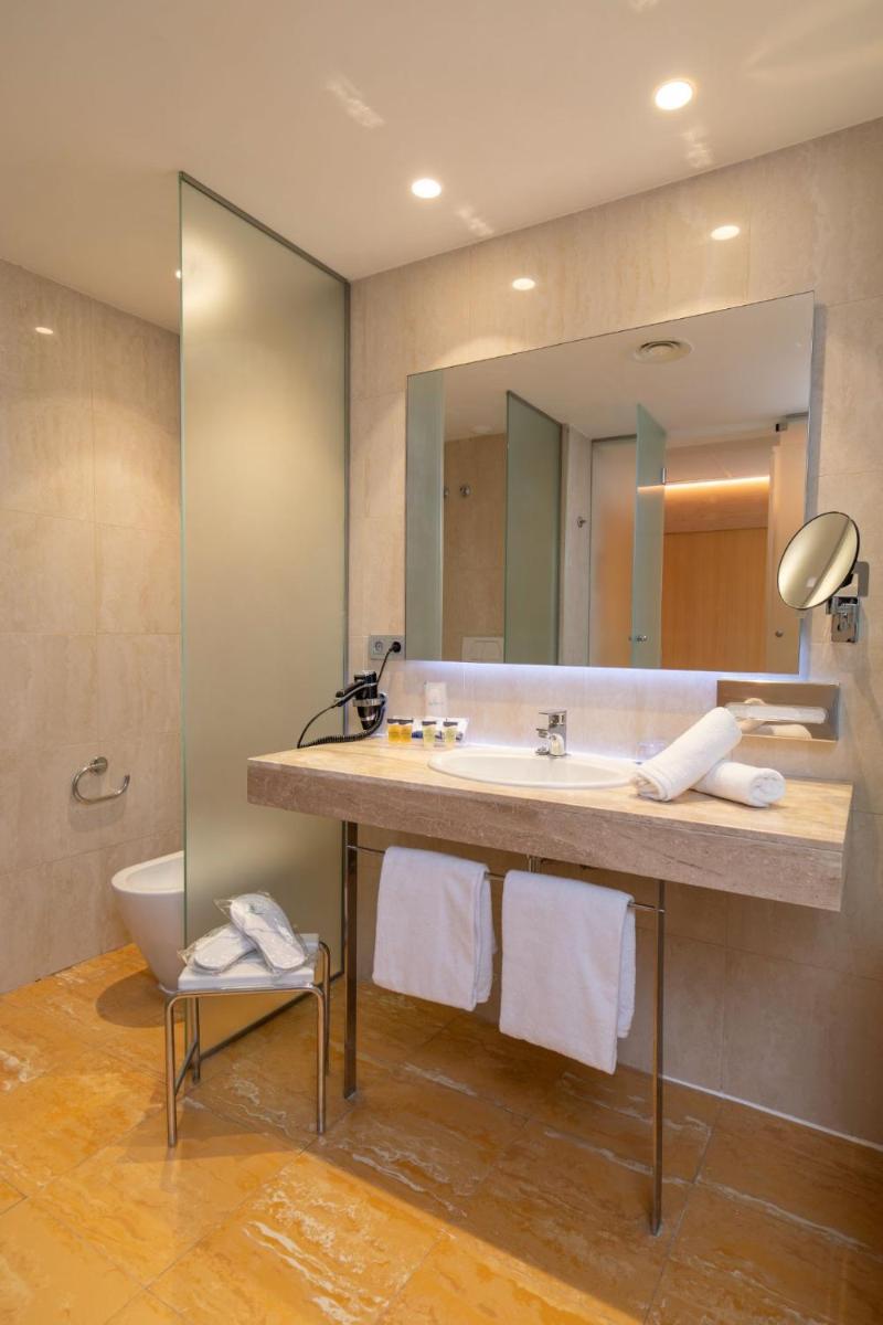 Un baño de Hotel BCL Levante Club & Spa 4 Sup - Only Adults Recomended