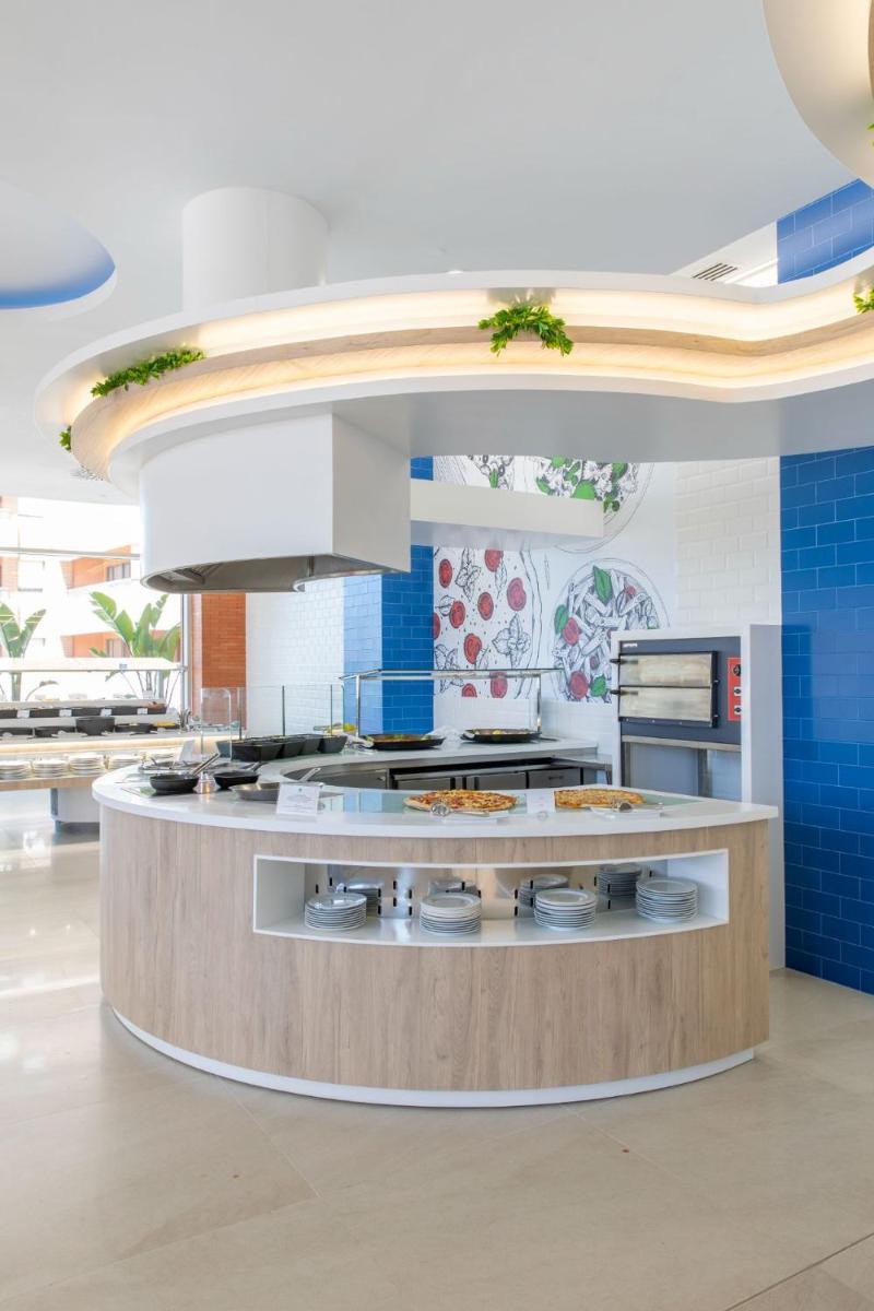 Una cocina o zona de cocina en Hotel BCL Levante Club & Spa 4 Sup - Only Adults Recomended