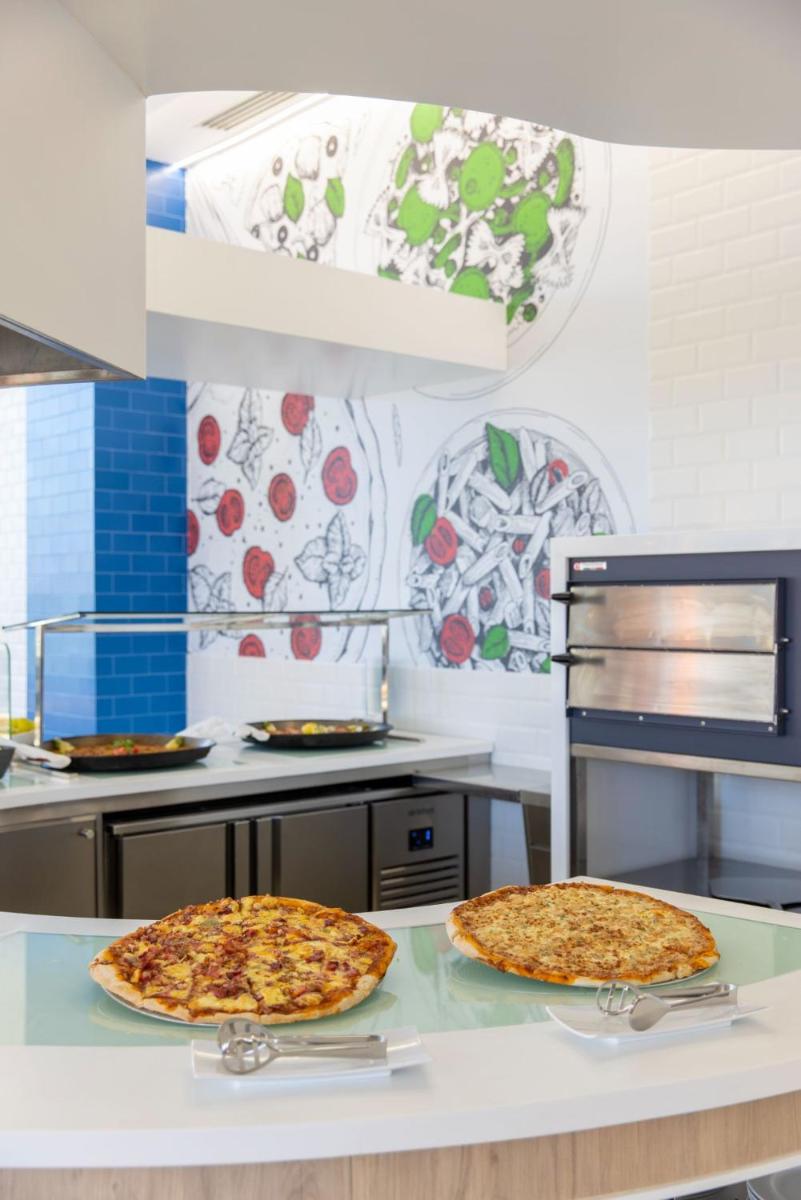 Una cocina o zona de cocina en Hotel BCL Levante Club & Spa 4 Sup - Only Adults Recomended