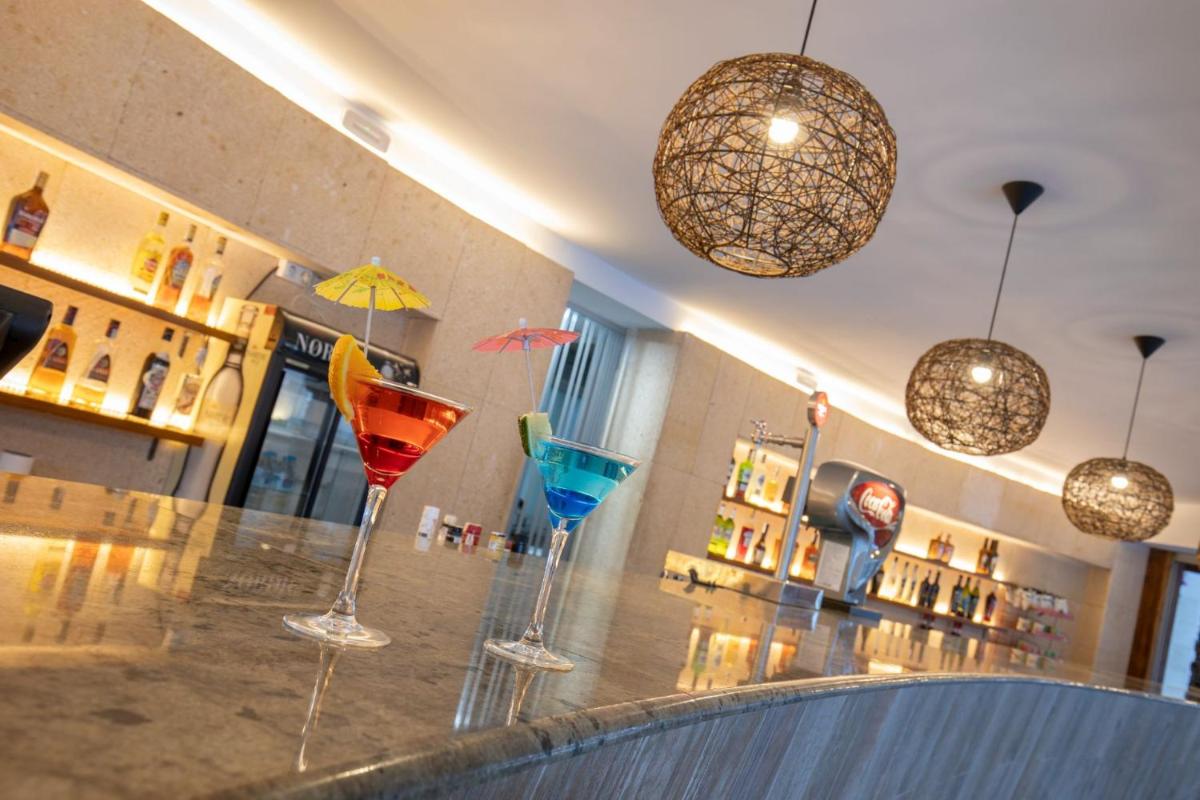 El salón o zona de bar de Hotel BCL Levante Club & Spa 4 Sup - Only Adults Recomended