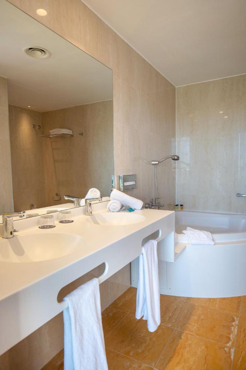 Un baño de Hotel BCL Levante Club & Spa 4 Sup - Only Adults Recomended