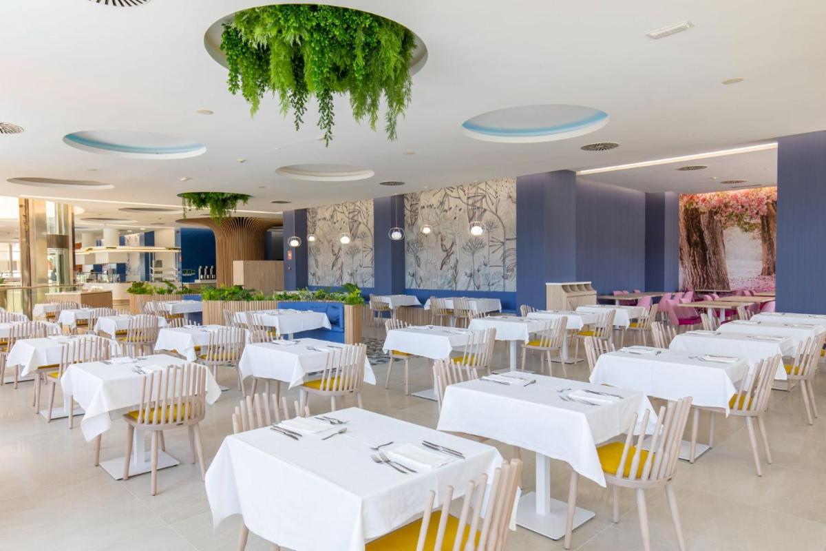 Un restaurante o sitio para comer en Hotel BCL Levante Club & Spa 4 Sup - Only Adults Recomended