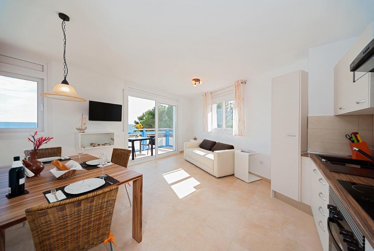 Apartamentos Mar y Sol - Housity