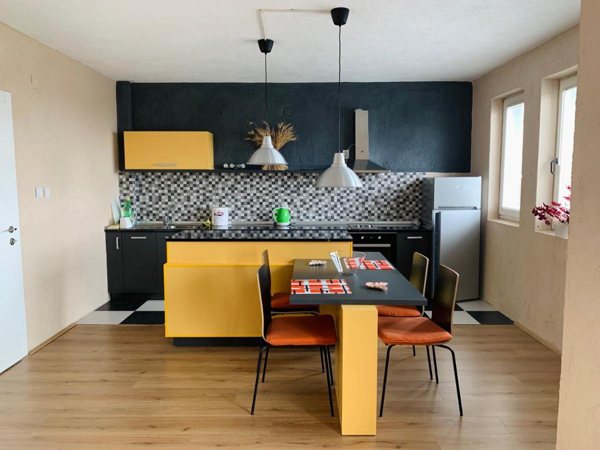 Eli&Kire's Home - Housity