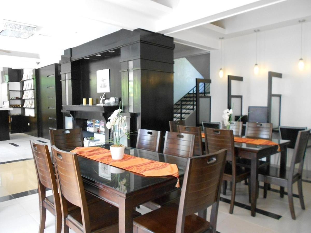 One Crescent Place Hotel - Housity