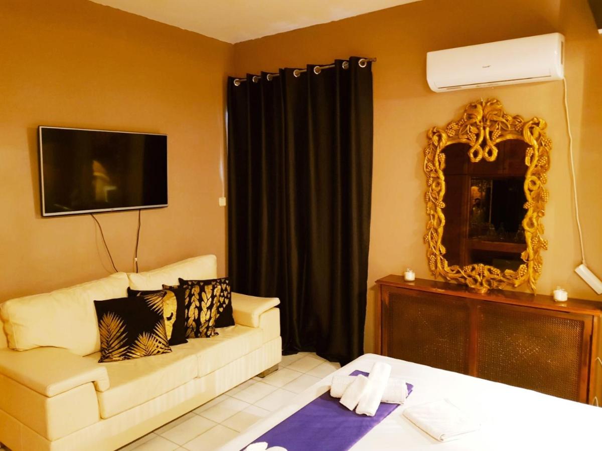 Kouro's private room! - Housity