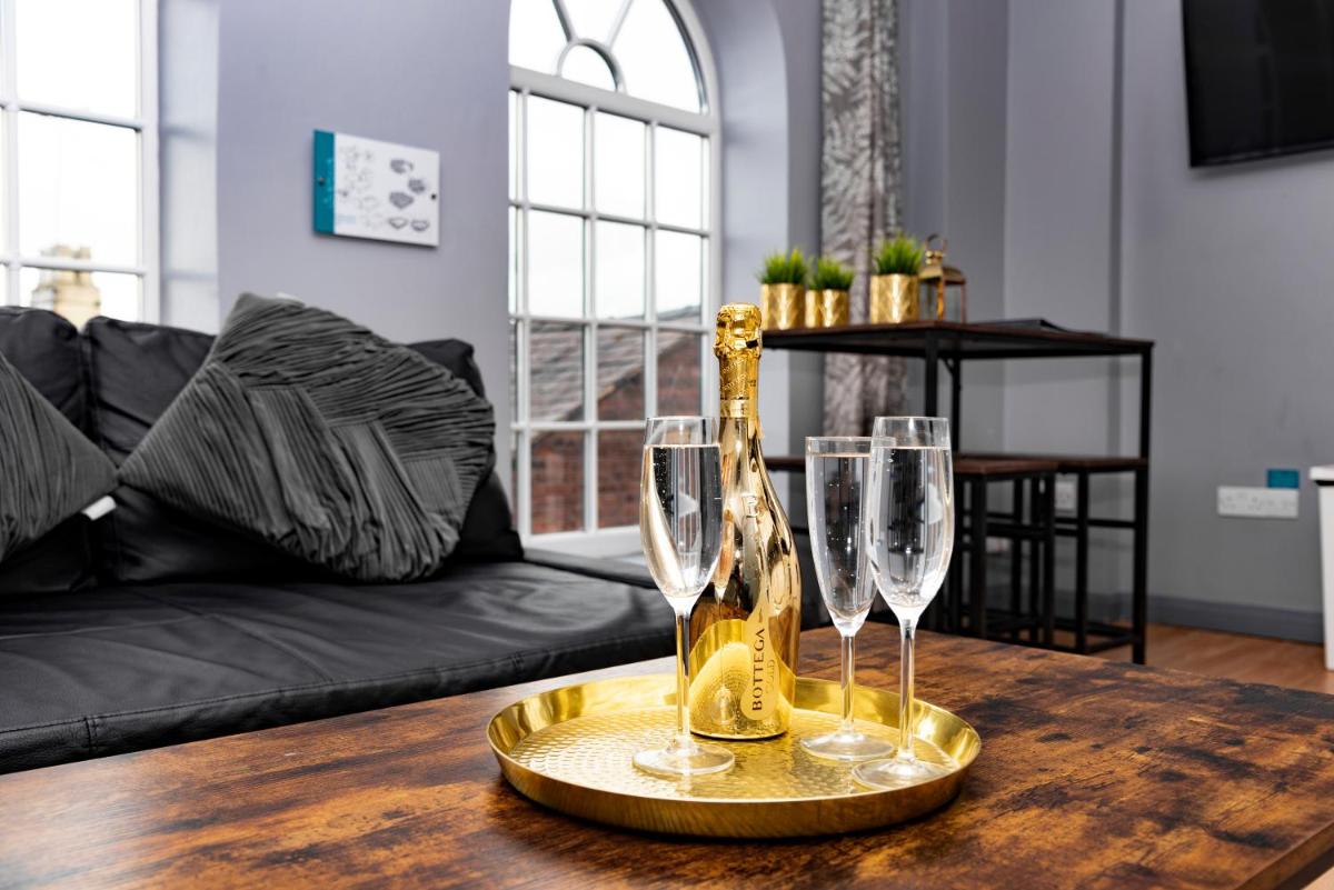 The Penthouse Gathering - Town Centre - Sleeps Up To 16 - Housity