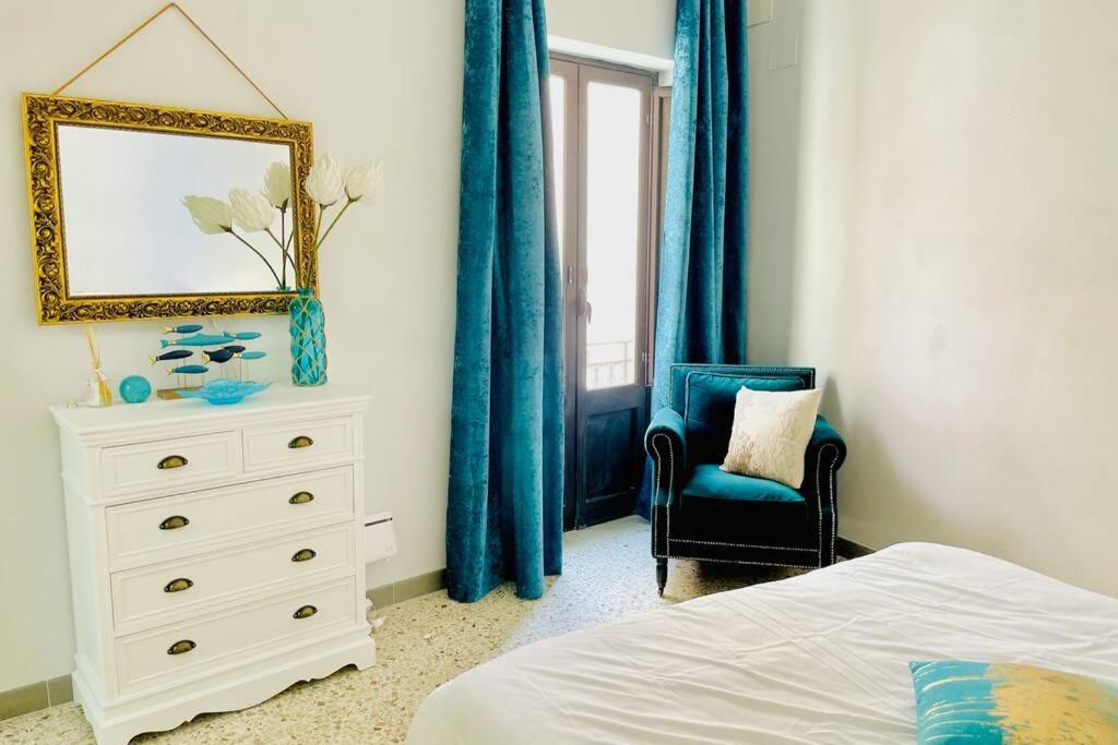 Trapani Centro Storico Apartment, Great Central Location! All new furniture and appliances! - Housity