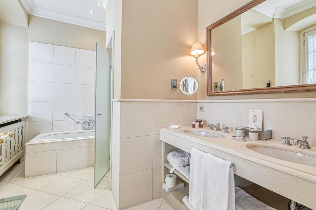Ein Badezimmer in der Unterkunft Wald & Schlosshotel Friedrichsruhe