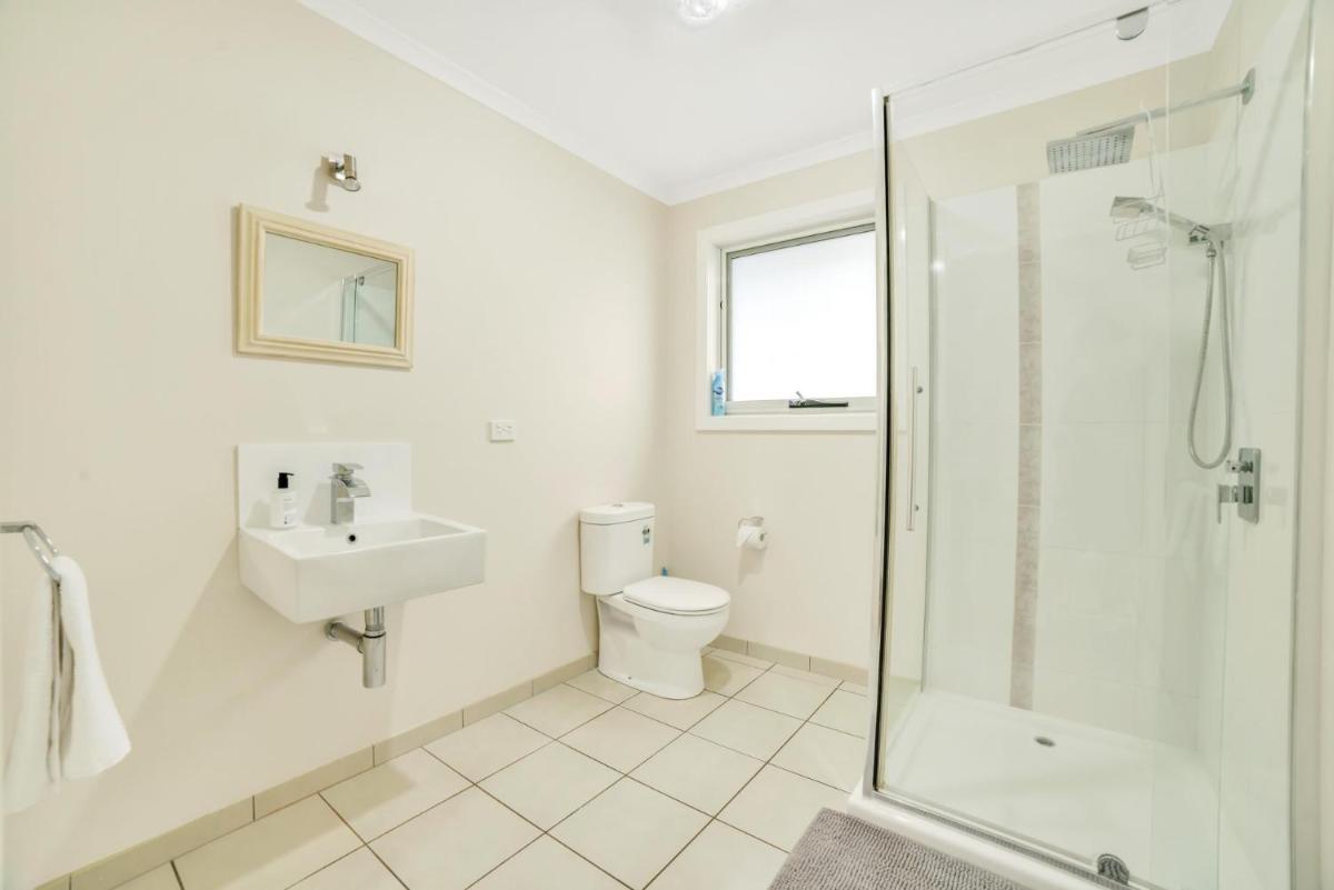 Port View Escape - Housity