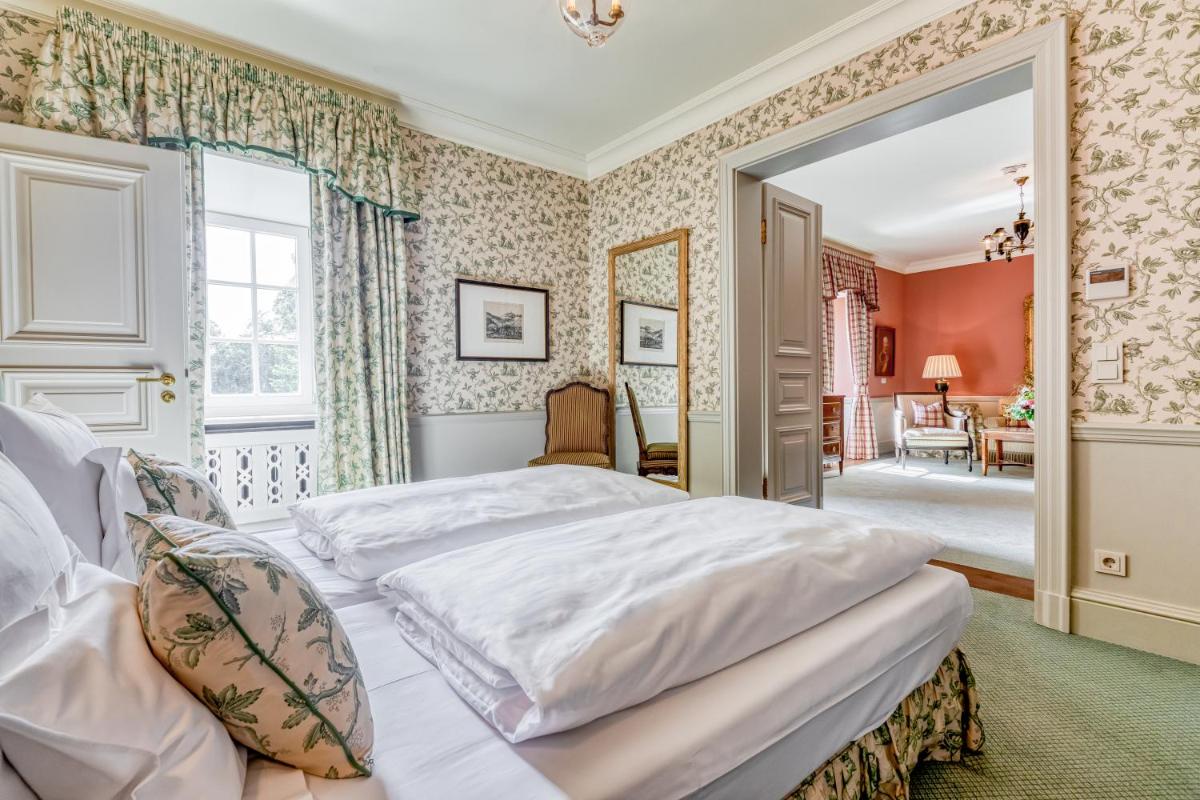 Ein Bett oder Betten in einem Zimmer der Unterkunft Wald & Schlosshotel Friedrichsruhe