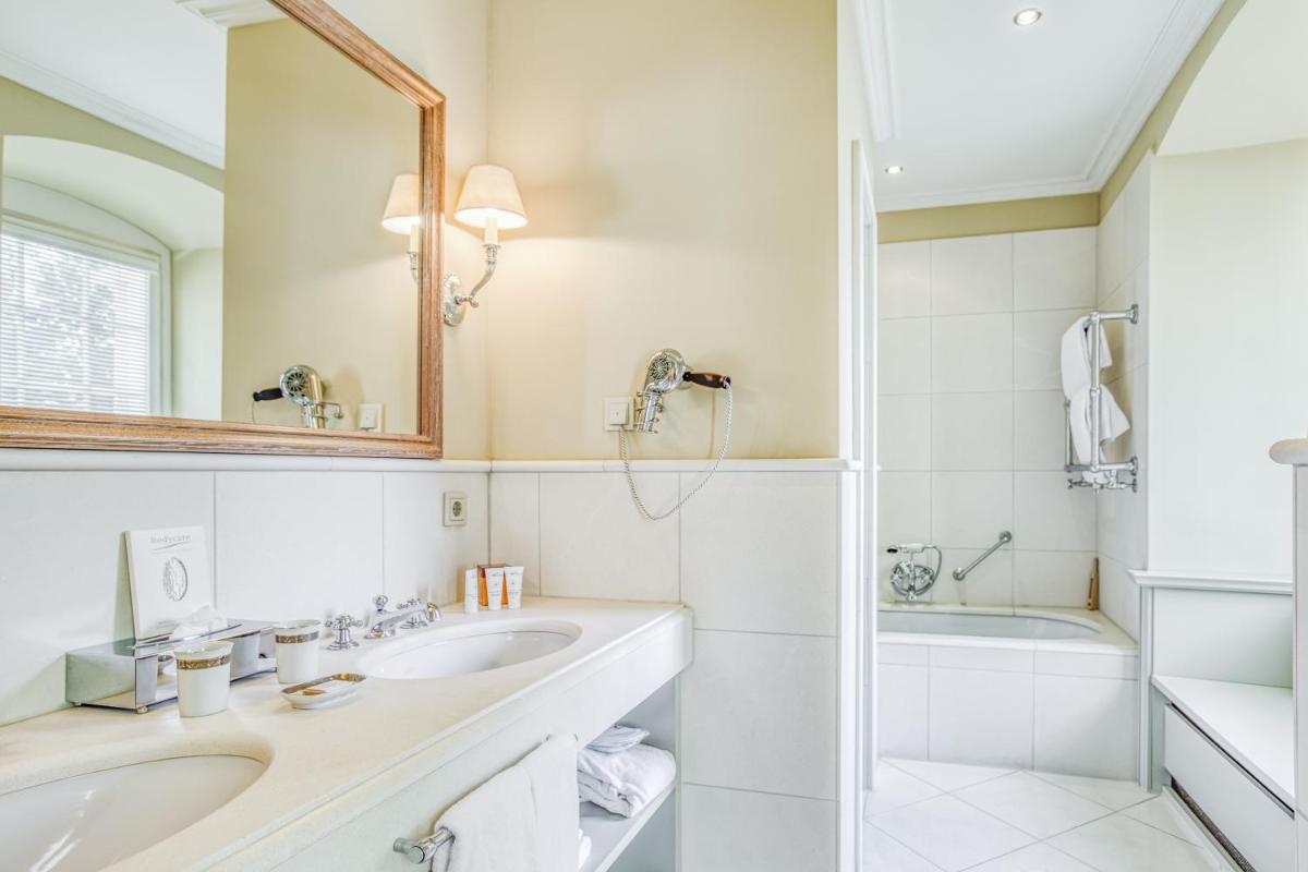 Ein Badezimmer in der Unterkunft Wald & Schlosshotel Friedrichsruhe