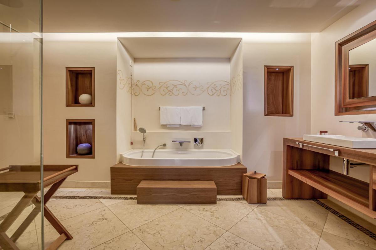 Ein Badezimmer in der Unterkunft Wald & Schlosshotel Friedrichsruhe