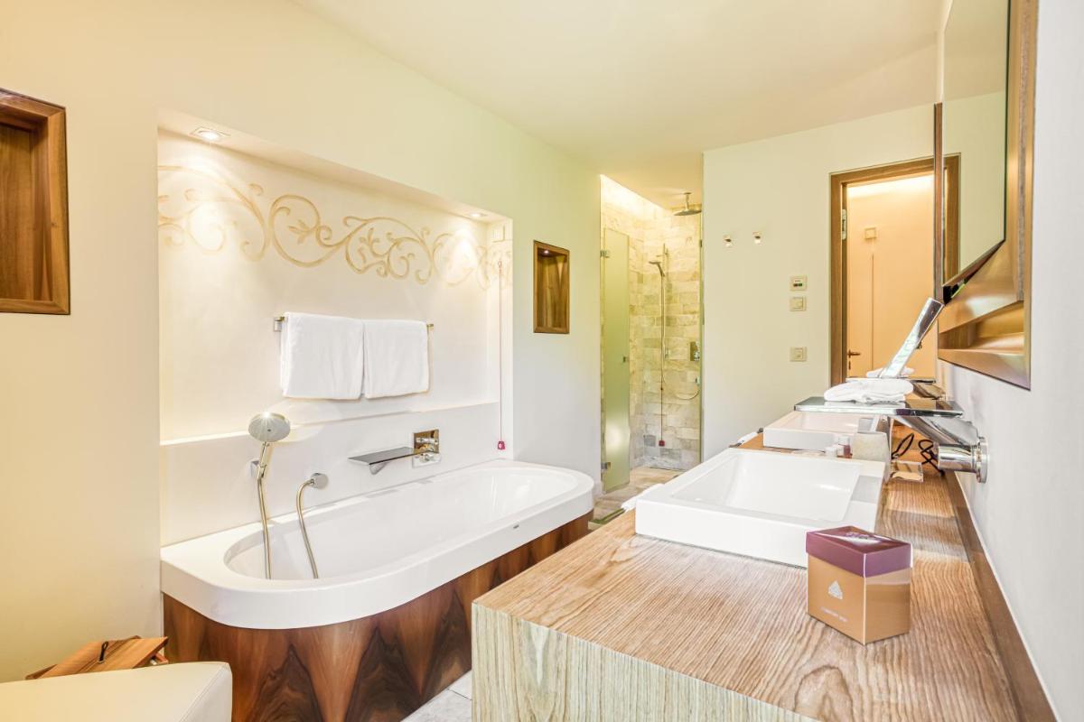 Ein Badezimmer in der Unterkunft Wald & Schlosshotel Friedrichsruhe